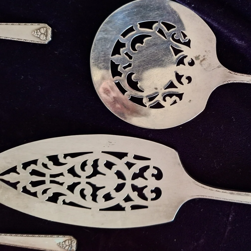 Prestige Silver Dining Flatware Collection with Classic Design Lot 1